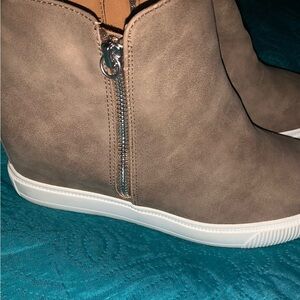 Report Tan Ankle Boots